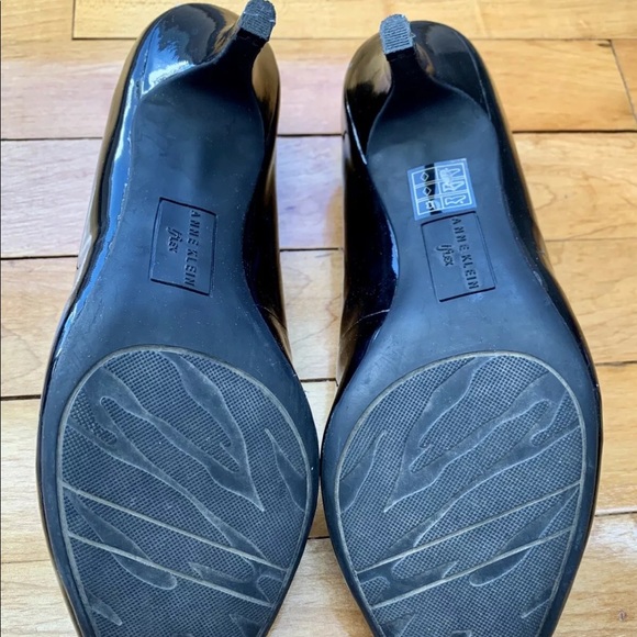 Shiny Black Patent Leather High Heels ANNE KLEIN 2.5” Pumps Size 6.5M - Picture 6 of 7